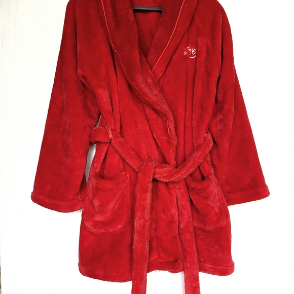 VICTORIA'S SECRET women's red plush soft and cozy fleece bath robe - Picture 4 of 12
